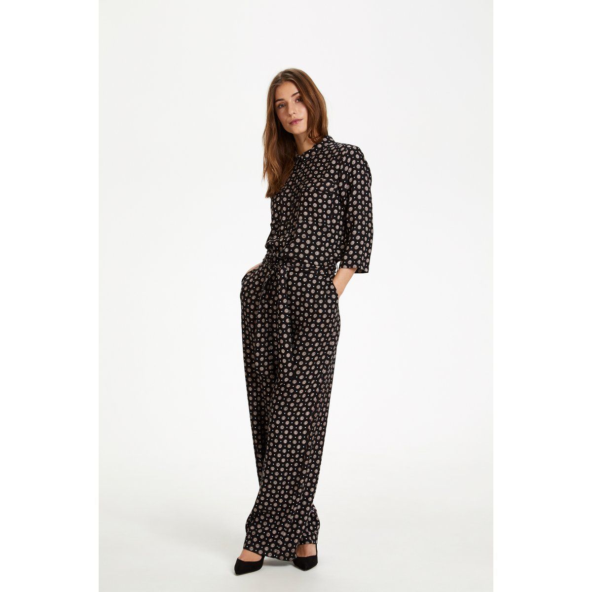 Gemusterter Viskose-Jumpsuit mit Bindegürtel