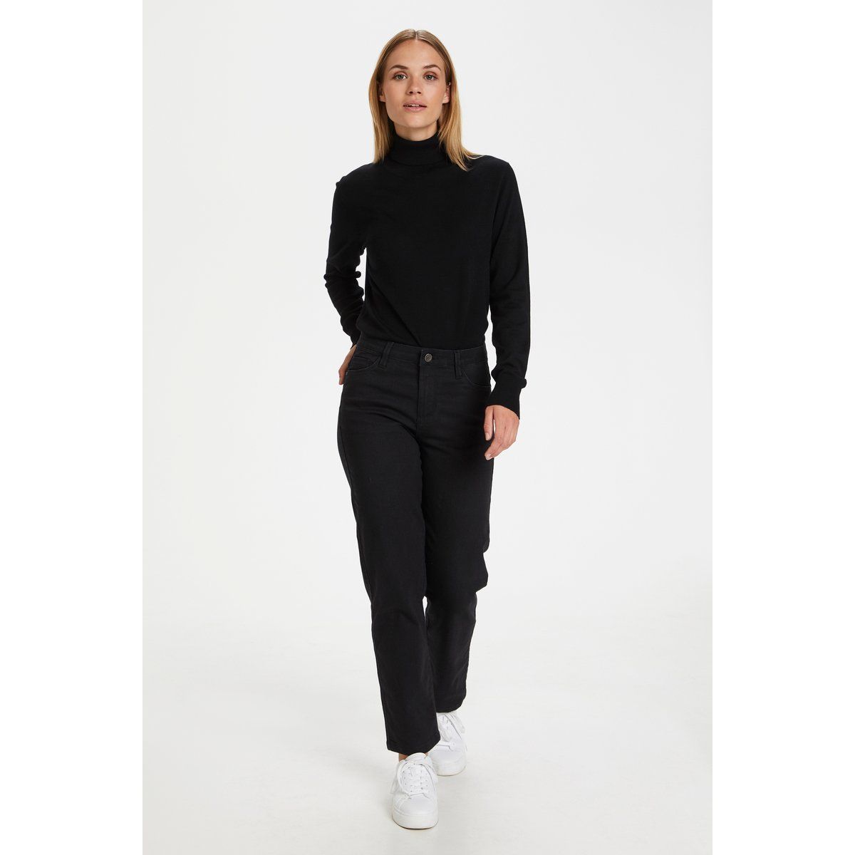 Klassischer eng anliegender Rollkragenpullover