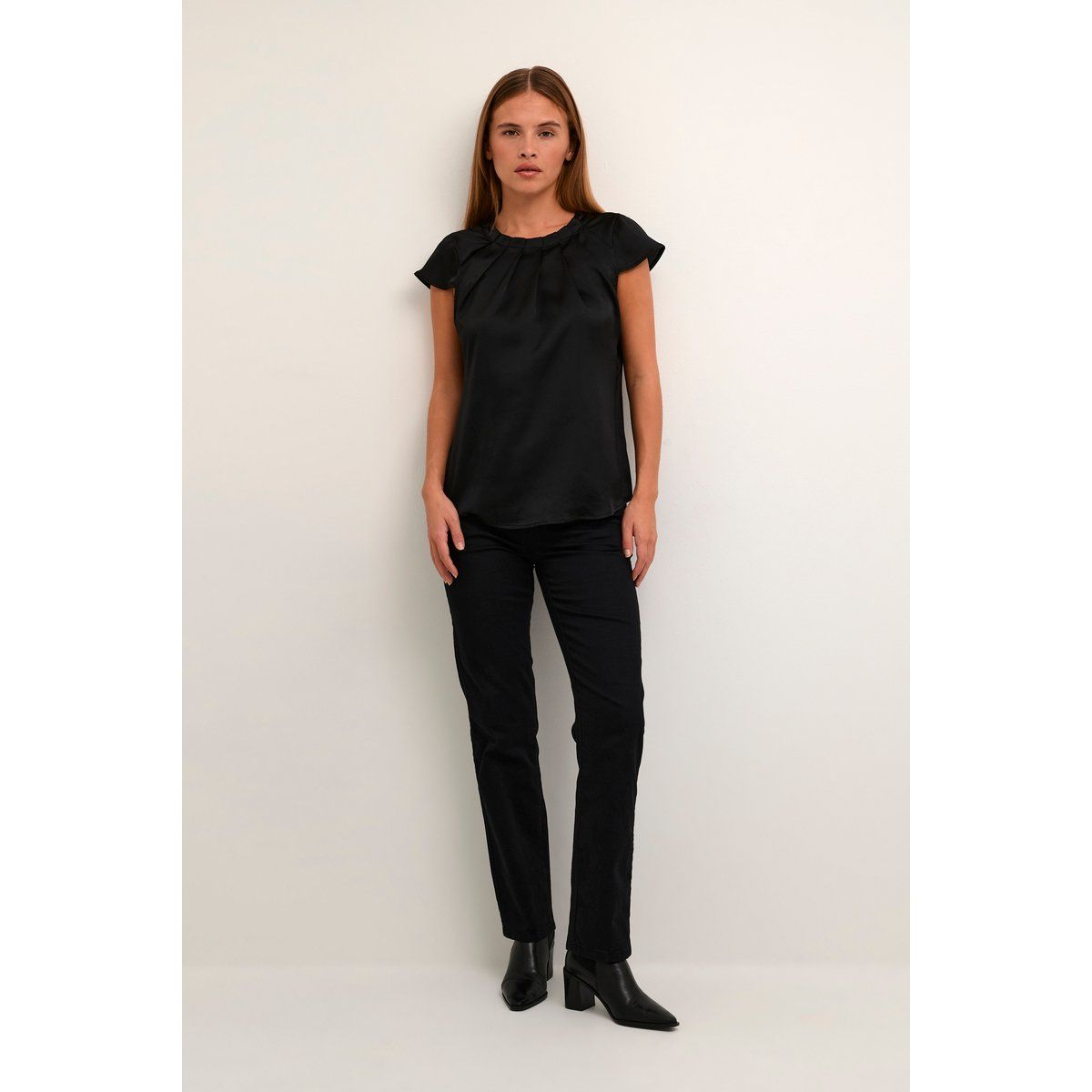 Elegante Satinbluse mit Plisseefalten