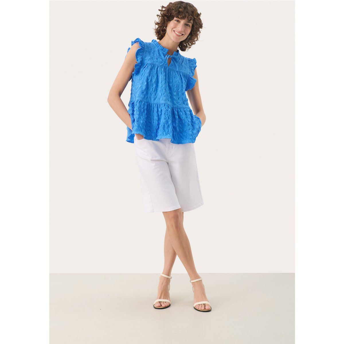Gestufte Volant-Bluse mit Bindeband
