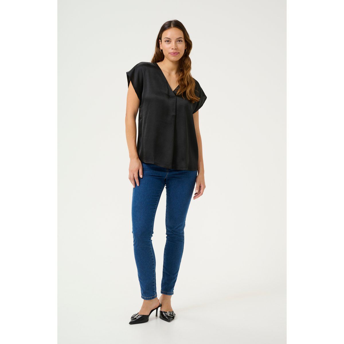 Locker sitzende Satin-Bluse mit V-Ausschnitt