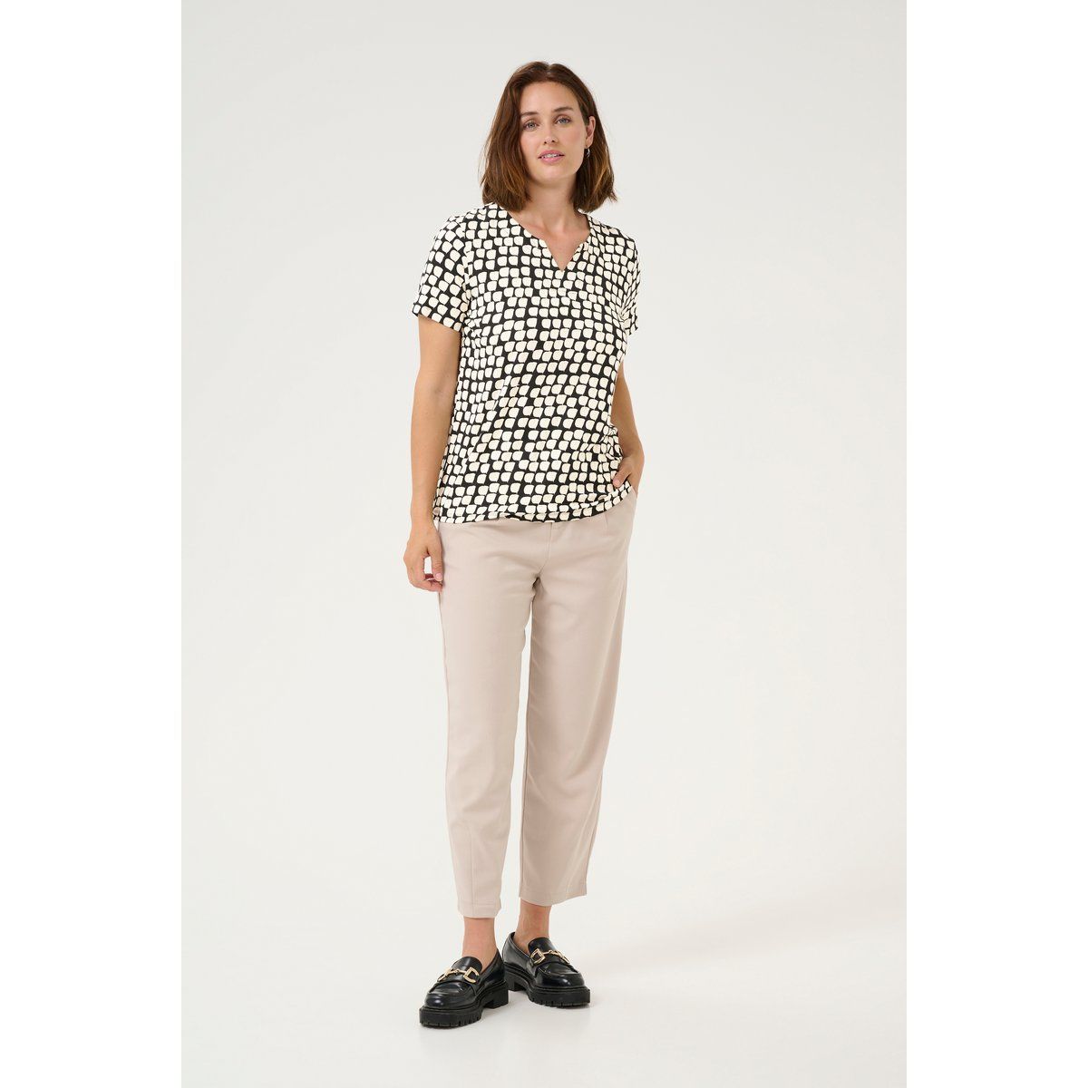 Bluse mit grafischem Punktemuster