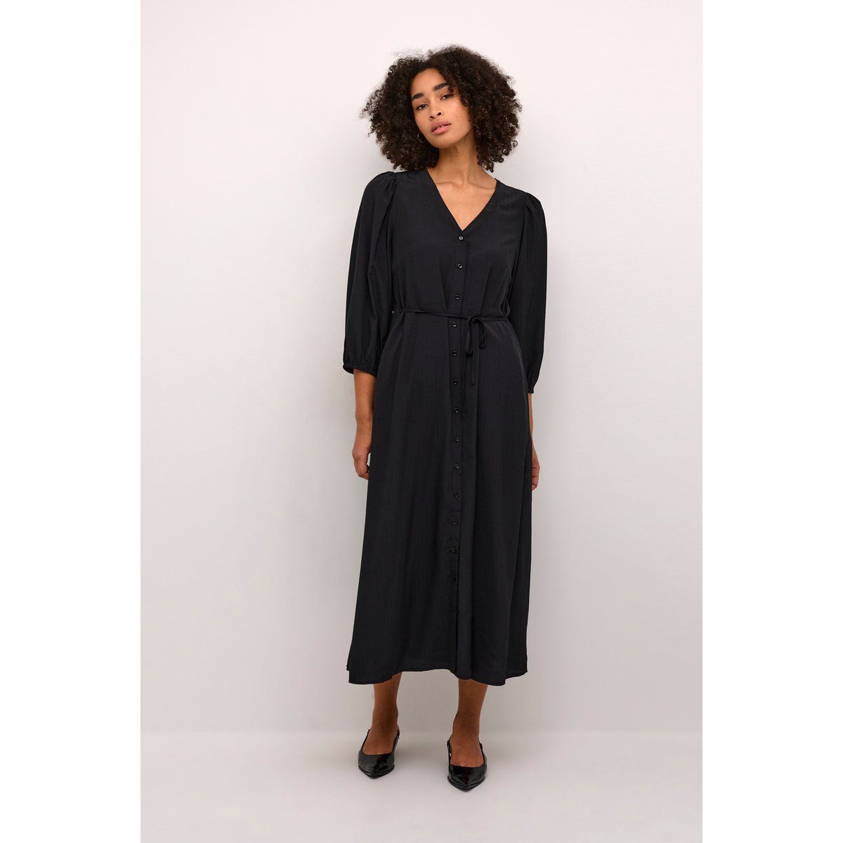 Durchgeknöpftes Midikleid mit Bindegürtel
