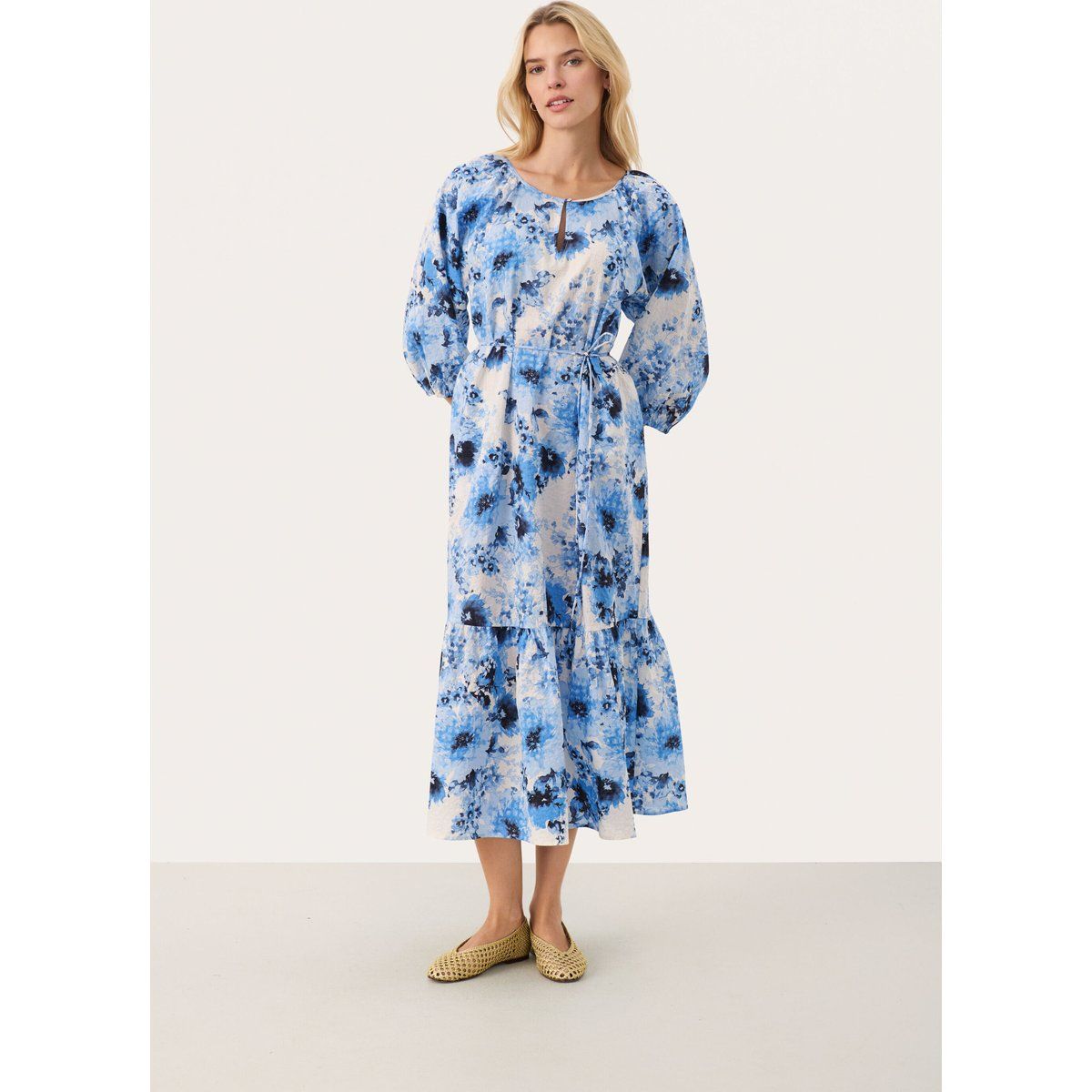 Romantisches gestuftes Midikleid mit Blumenmuster
