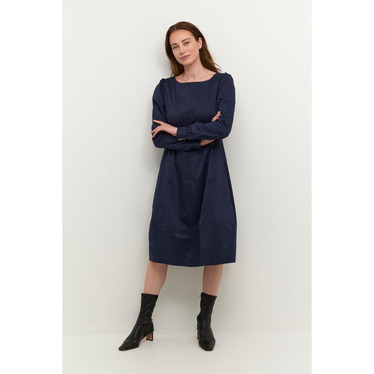 Locker geschnittenes Langarm-Midikleid aus Baumwolle