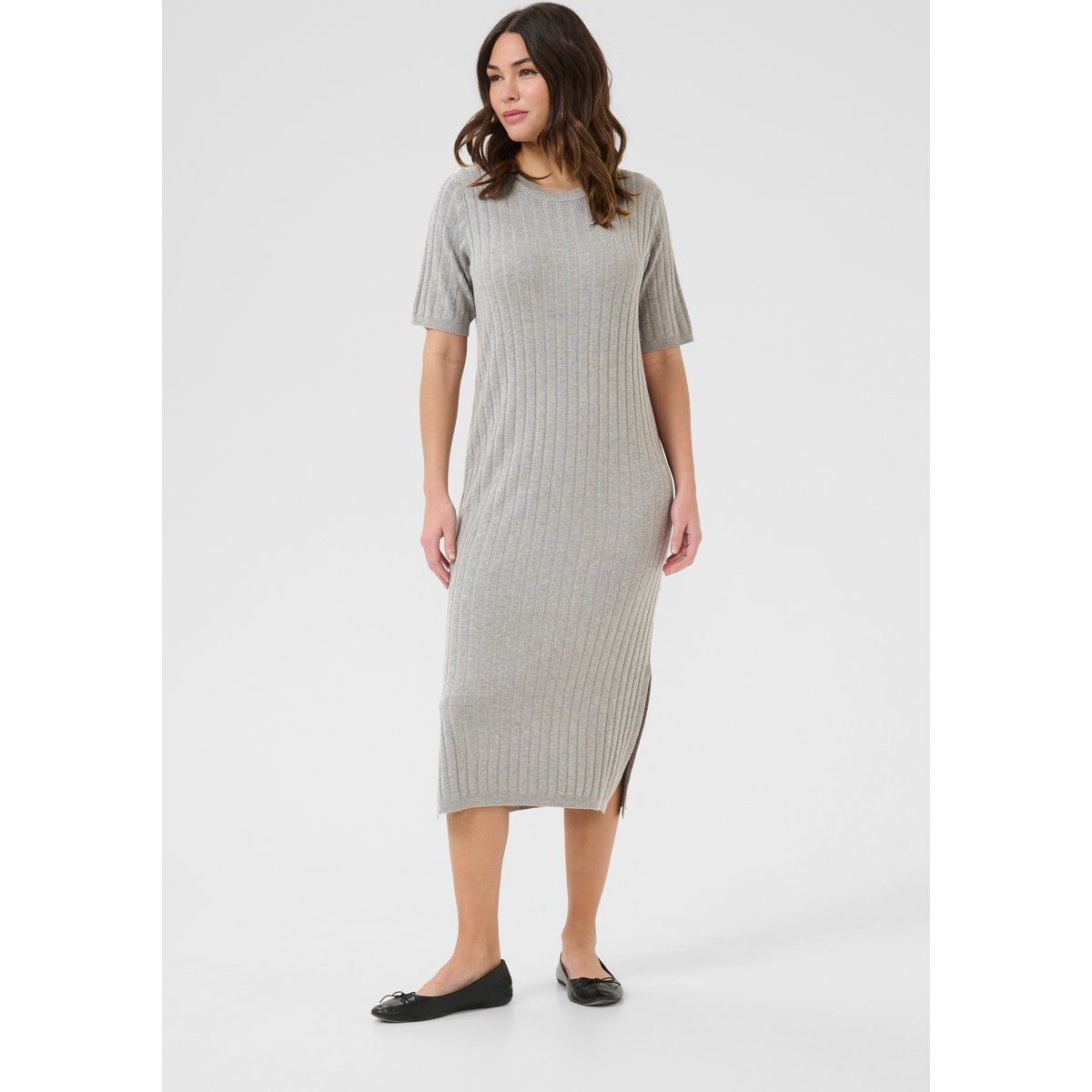 Kurzärmeliges geripptes Strick-Midikleid