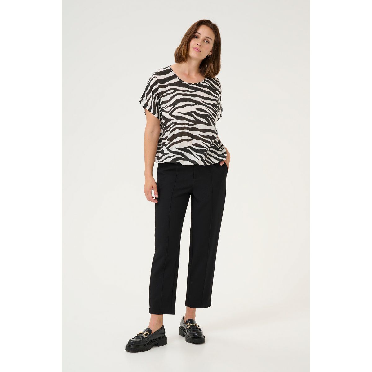 Locker sitzende Bluse mit Zebramuster