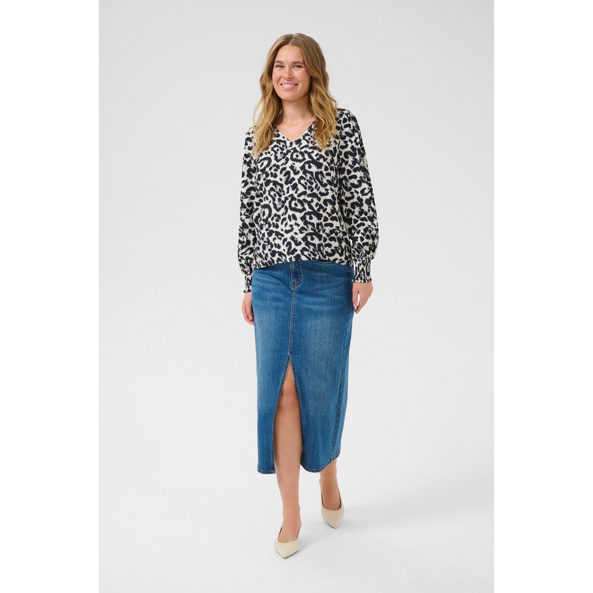 V-Ausschnitt-Bluse mit Leopardenmuster