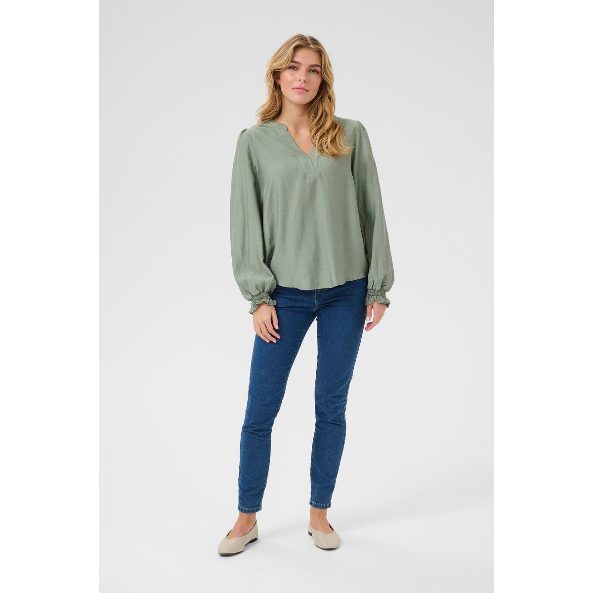 Weiche V-Ausschnitt-Bluse mit Rüschenbündchen