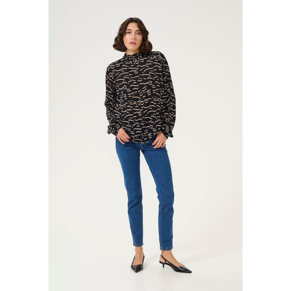 Hochgeschlossene Bluse mit abstraktem Muster