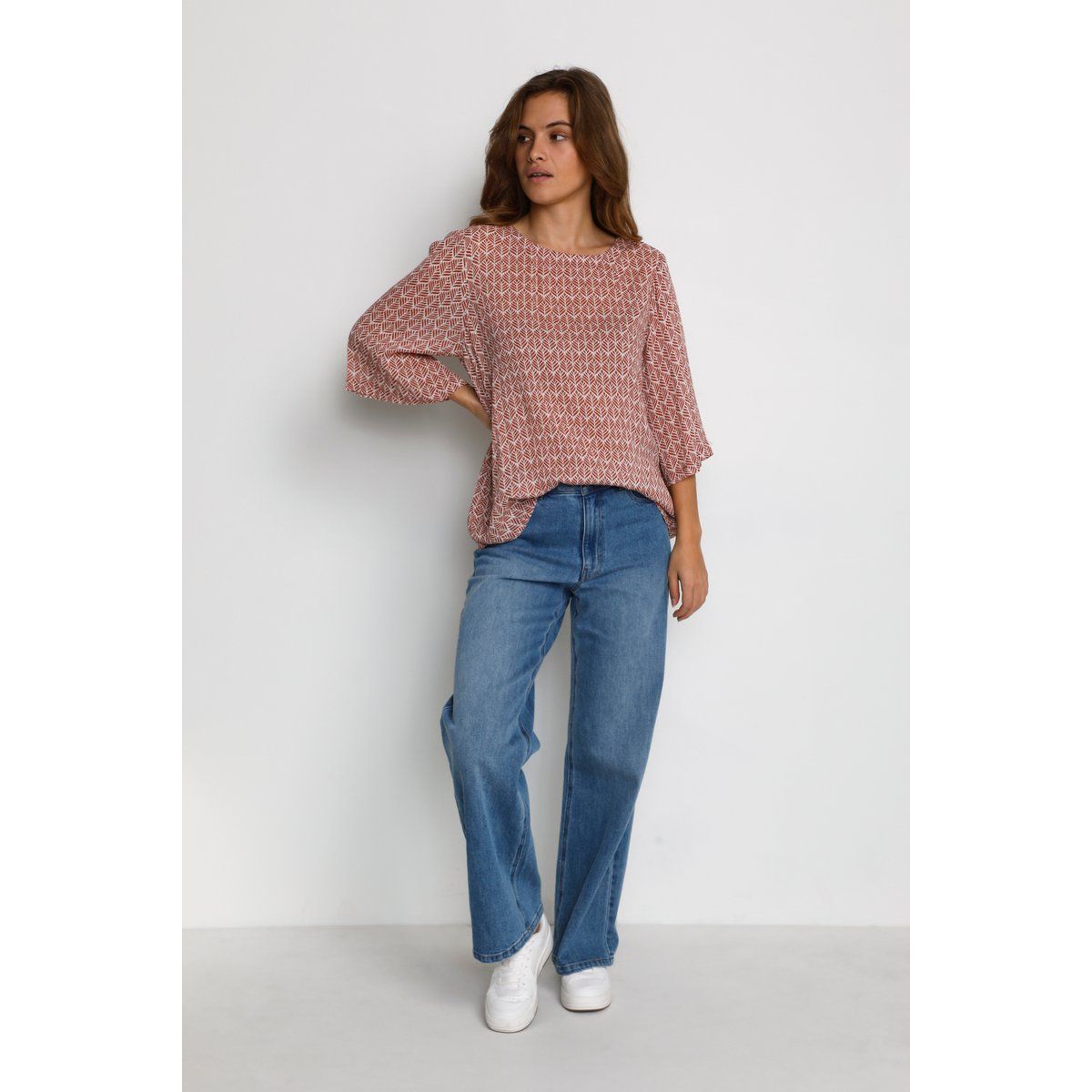 Bluse mit Blattmuster und ausgestellten Ärmeln