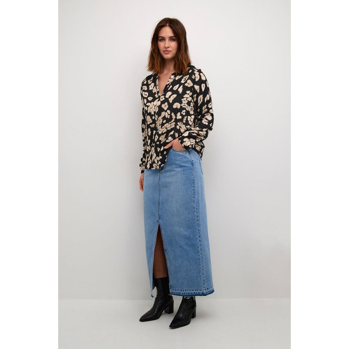 Bluse mit Leo-Print und Schlitz-Ausschnitt