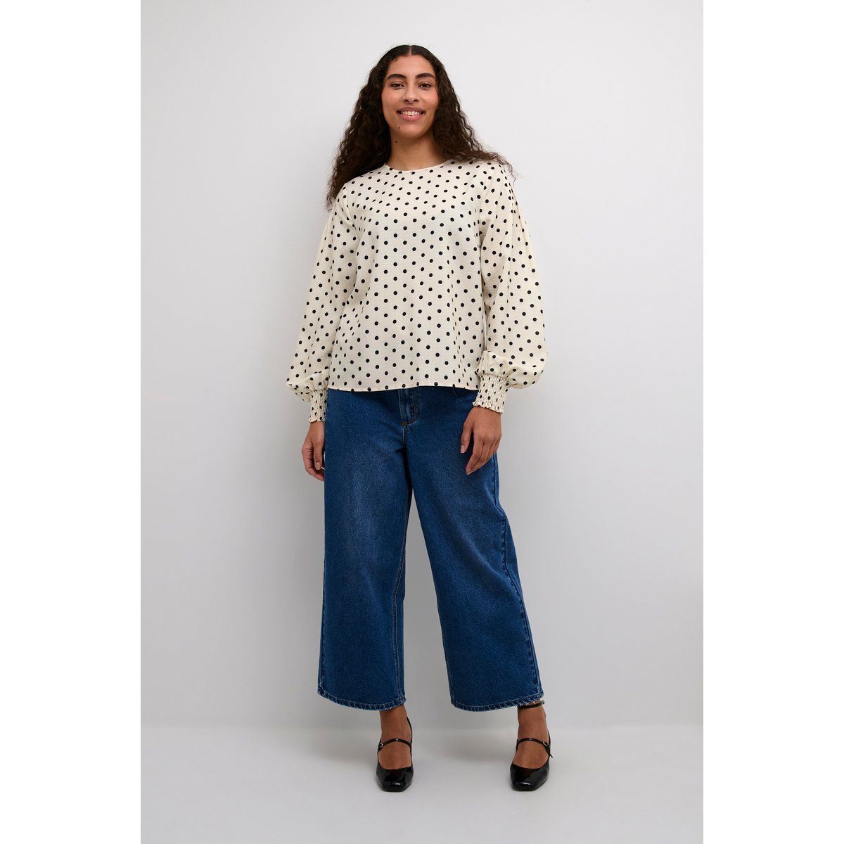 Polka-Dot-Bluse mit gesmokten Ärmelbündchen