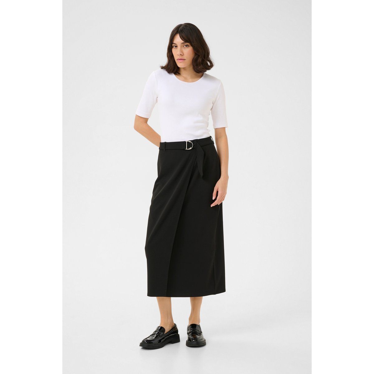 Elegantes Wickel-Midi mit Gürtel