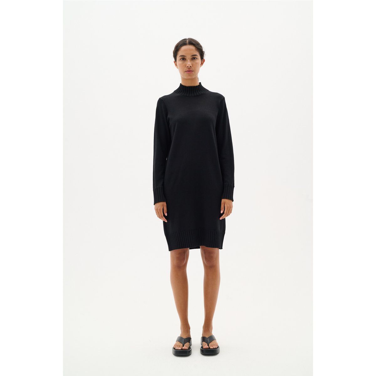 Minimalistisches Strickkleid mit Stehkragen