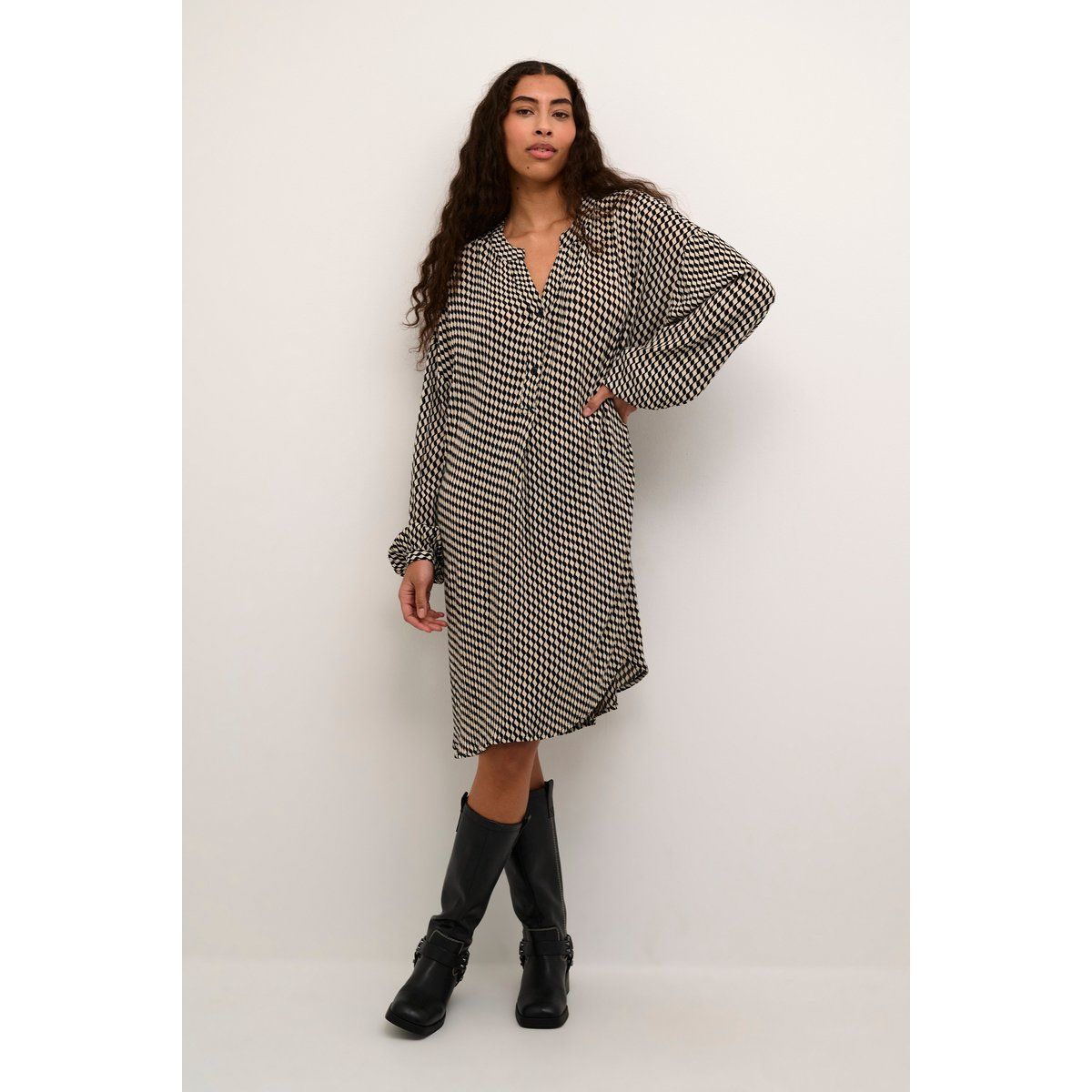 Oversize-Hemdblusenkleid mit geometrischem Muster