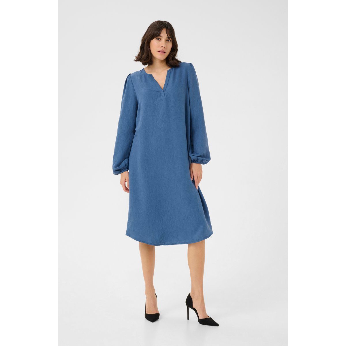 Fließendes Midikleid mit V-Ausschnitt