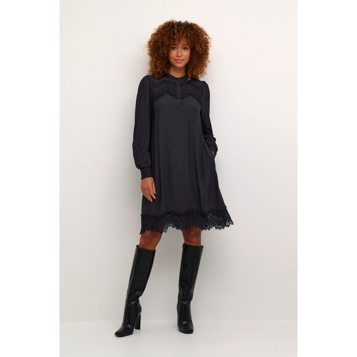 A-Linien-Minikleid mit Spitzenbesatz