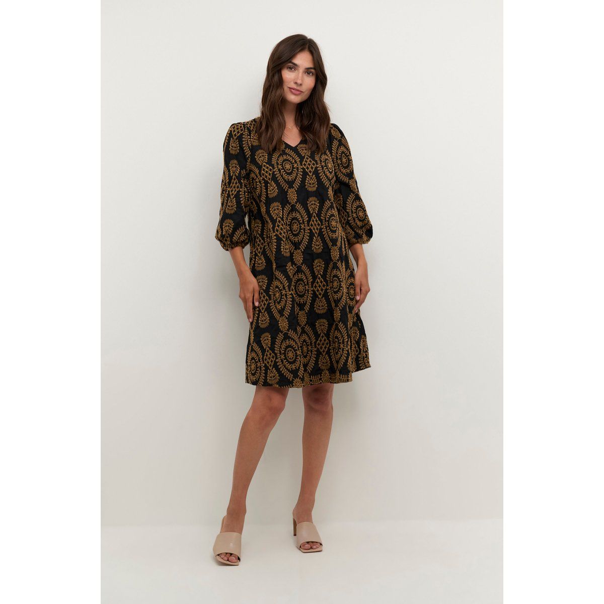 Besticktes A-Linien-Kleid aus Baumwolle