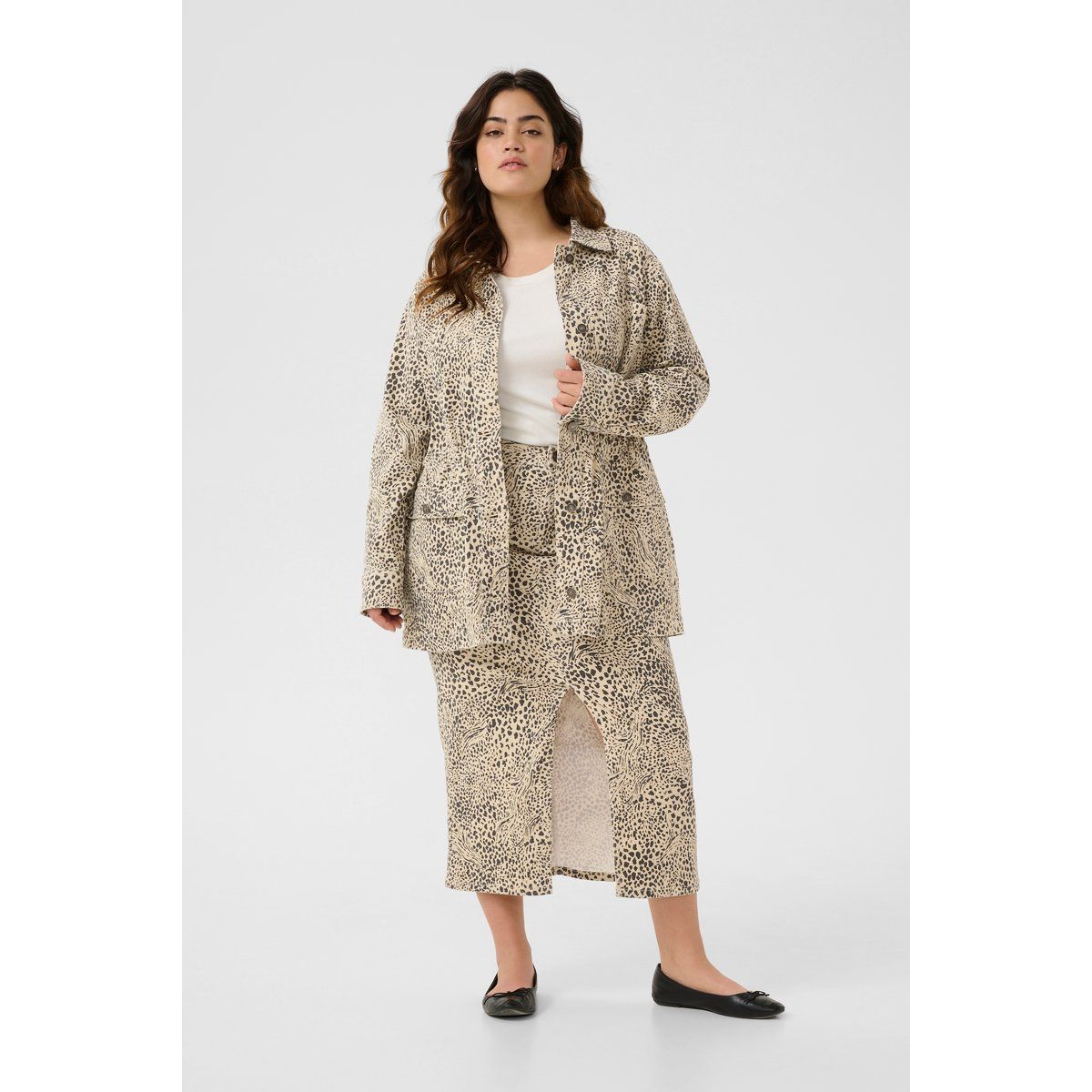 Jeansjacke mit abstraktem Leopardenmuster