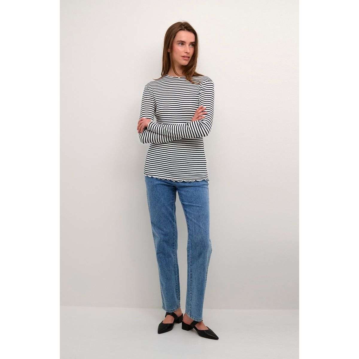 Gestreiftes Langarmshirt mit Wellensaum