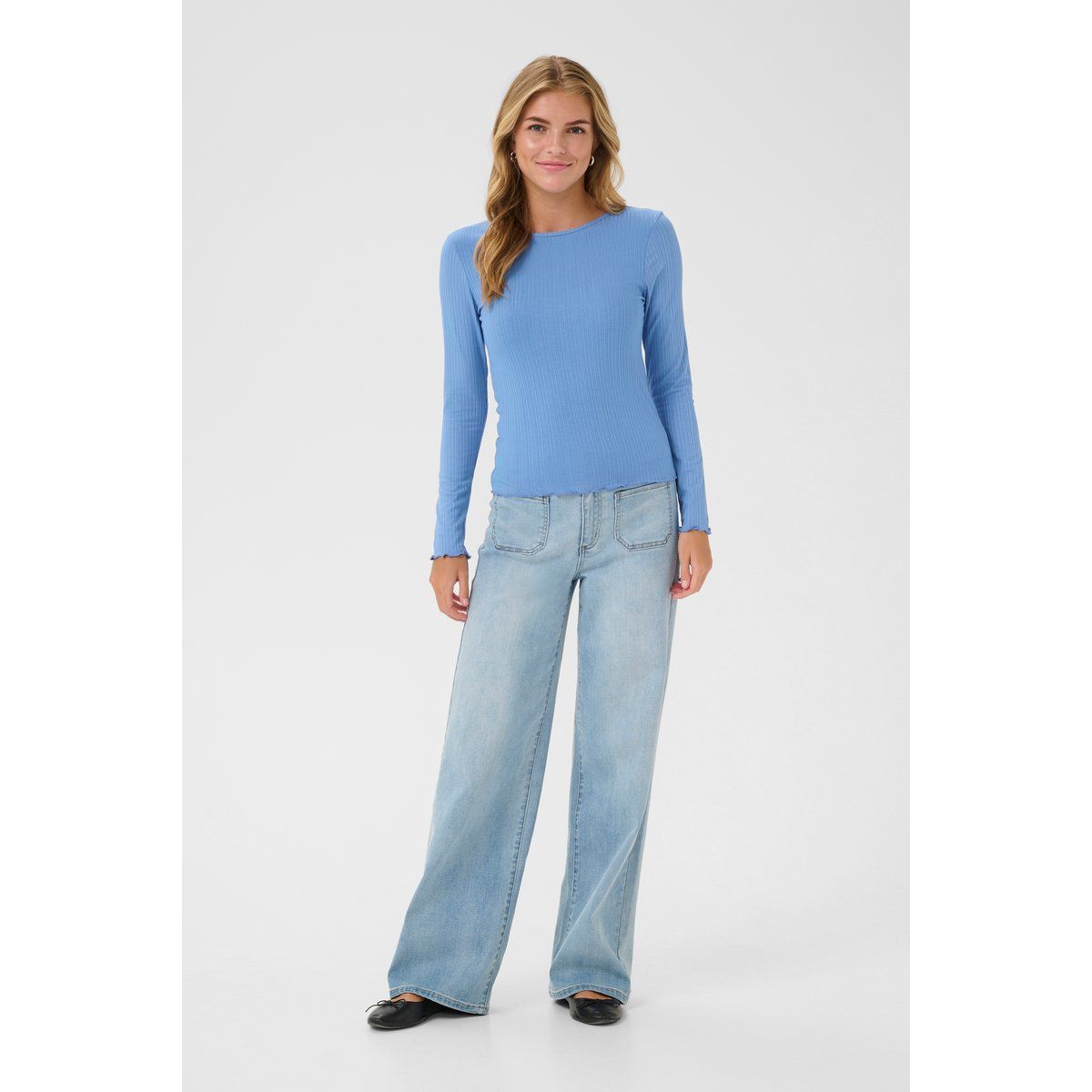 Geripptes Langarmshirt mit Rundhalsausschnitt