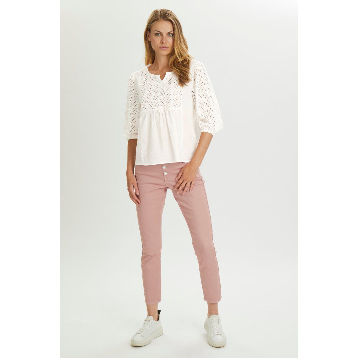 Baumwollbluse mit Lochstickerei und Schößchen