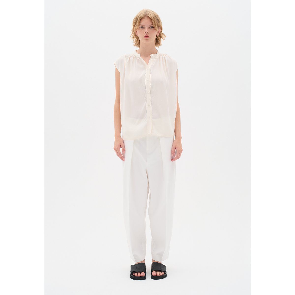 Ärmellose Viskose-Bluse mit Knopfleiste