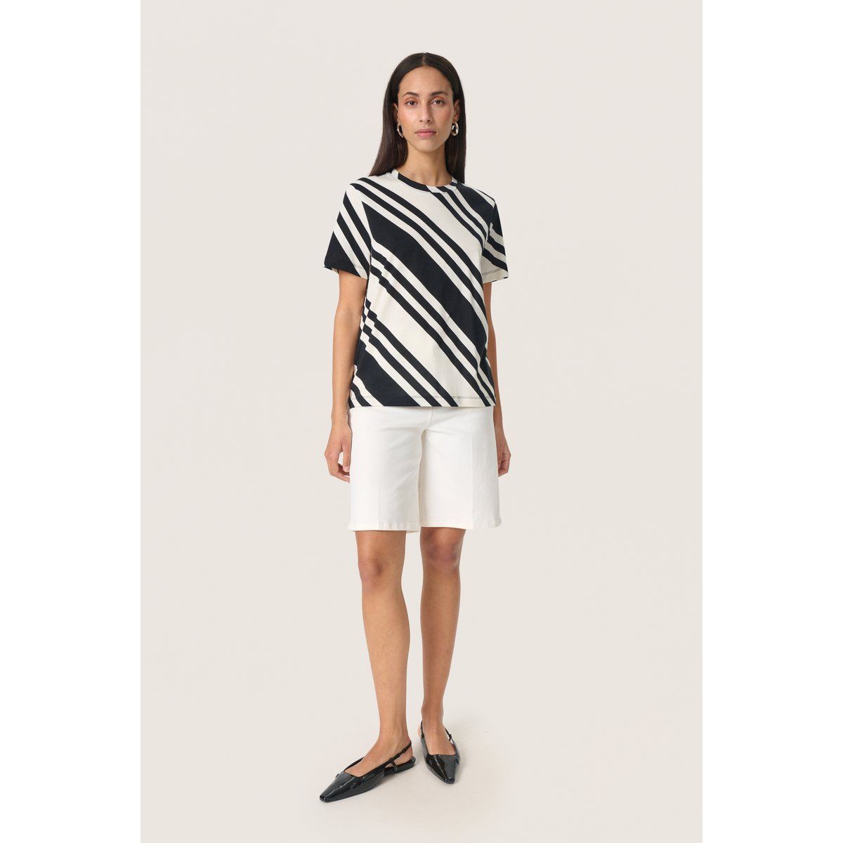 Locker geschnittenes T-Shirt mit Diagonalstreifen
