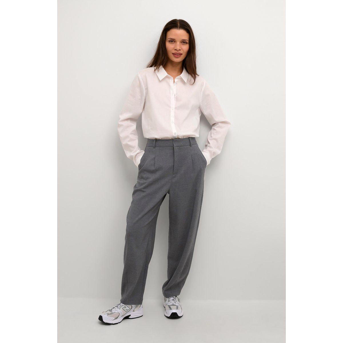 Taillierte, schmal zulaufende Hochbundhose