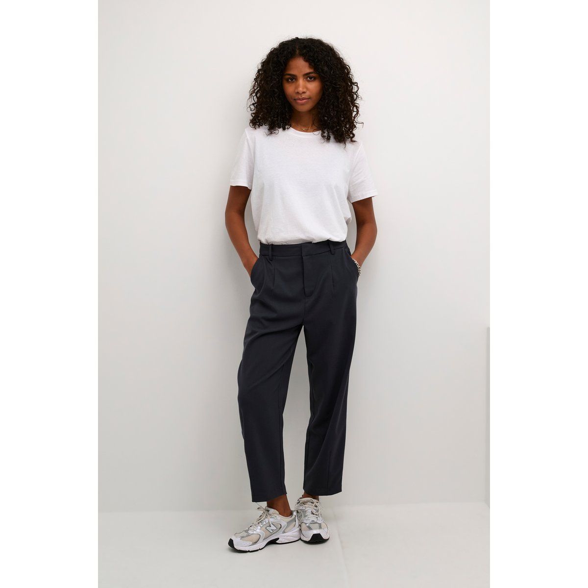 Elegante hoch taillierte Bundfaltenhose