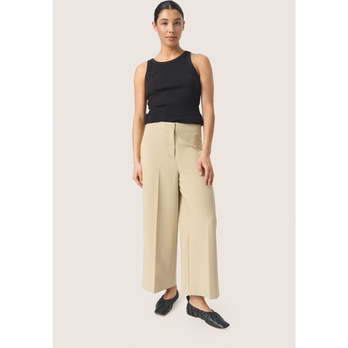 Minimalistische Weite Hose in Knöchellänge