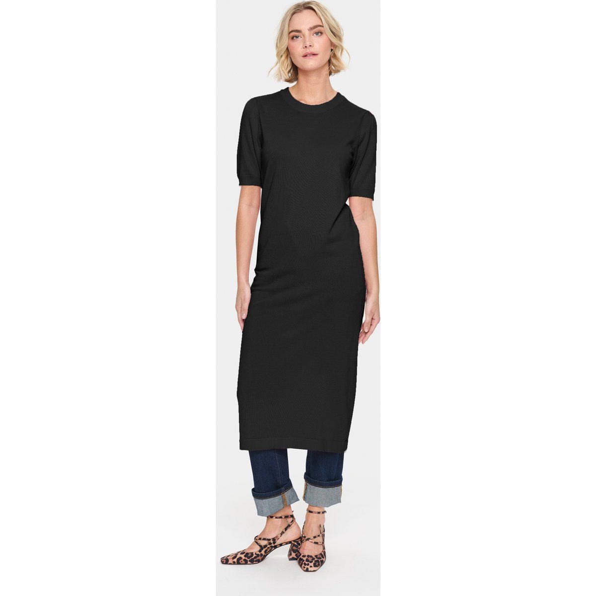 Gerade geschnittenes Rippstrick-Midikleid