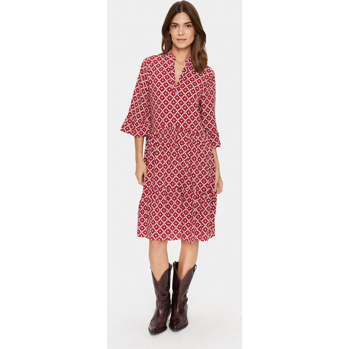 Gestuftes Midikleid mit geometrischem Muster
