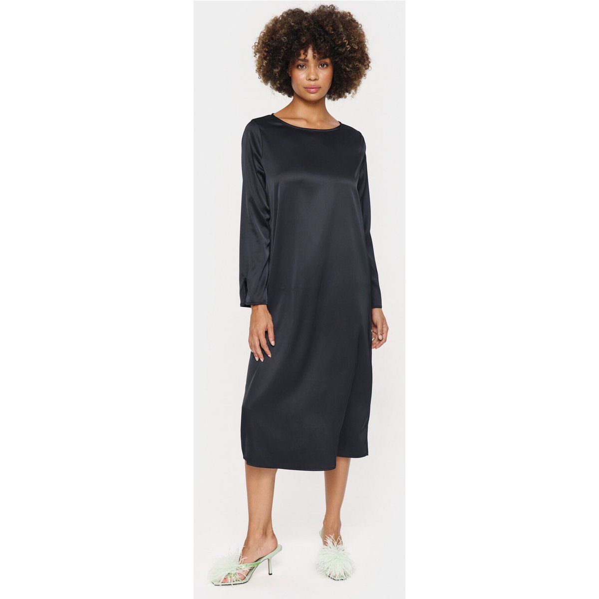 Elegantes langärmliges Satin-Midikleid
