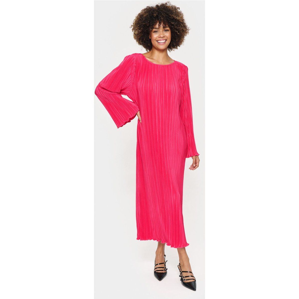 Leuchtendes Plissee-Midikleid mit Langarm
