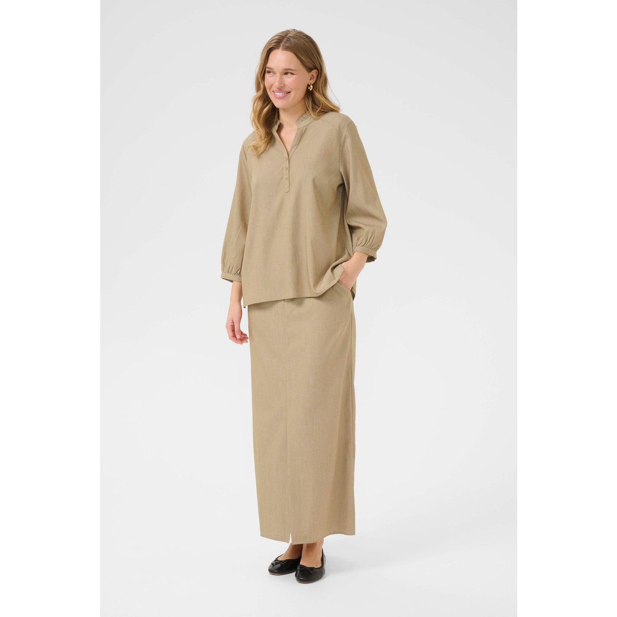 Locker geschnittene Stehkragen-Bluse