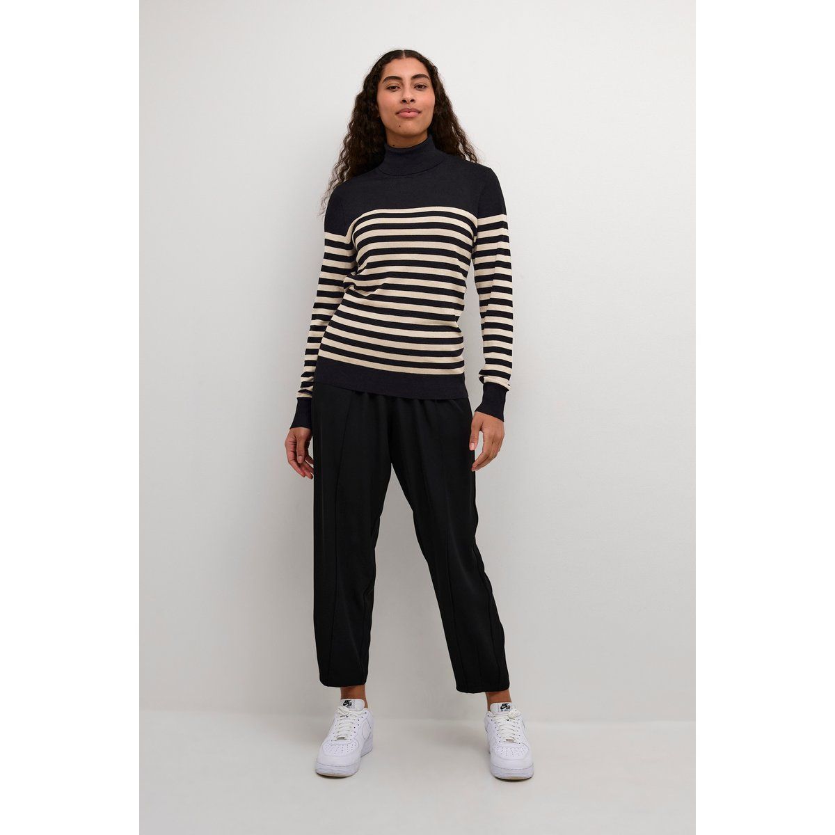Gestreifter Rollkragenpullover in Slim-Fit