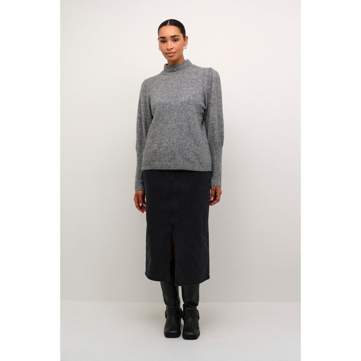 Stehkragen-Strickpullover mit Puffärmeln