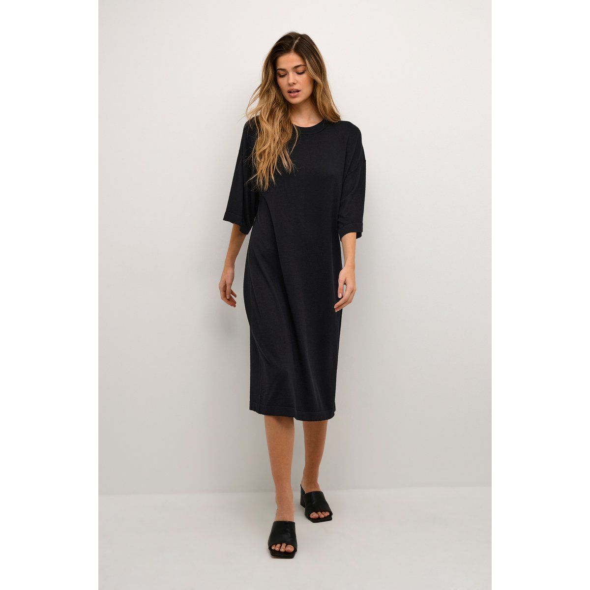 Lockeres Strickkleid in Midilänge