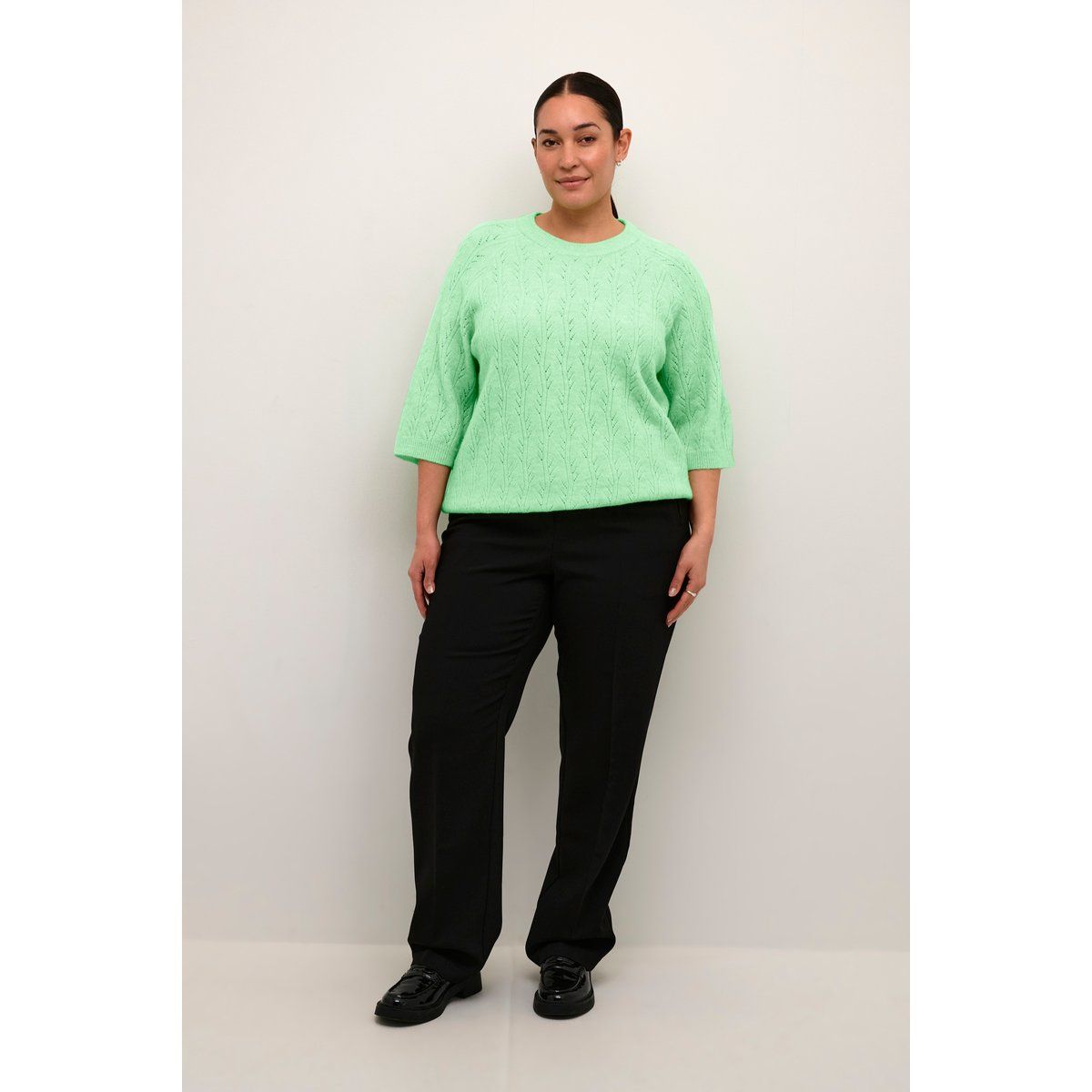 Locker sitzender Zopfstrickpullover
