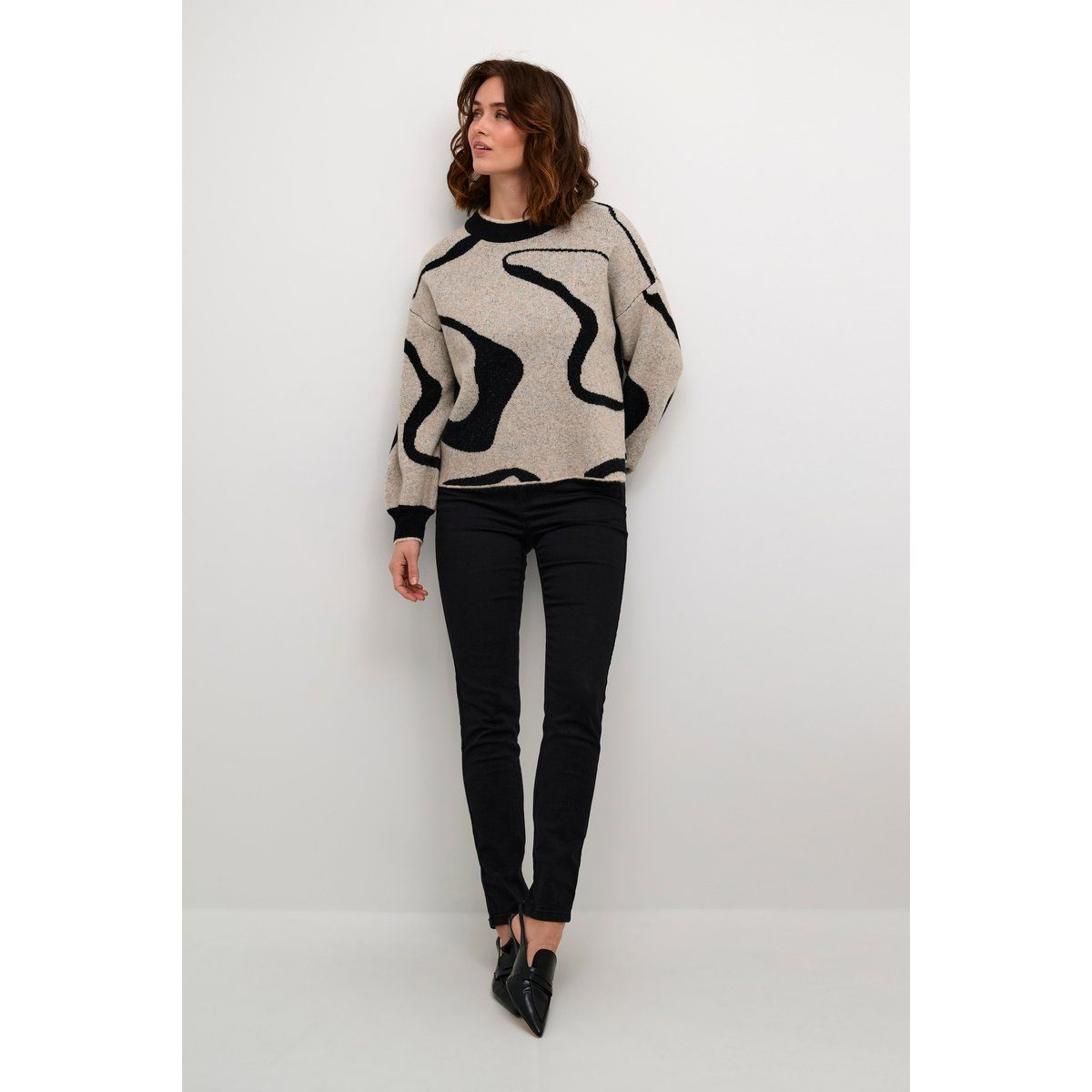 Pullover mit abstraktem Wellenmuster