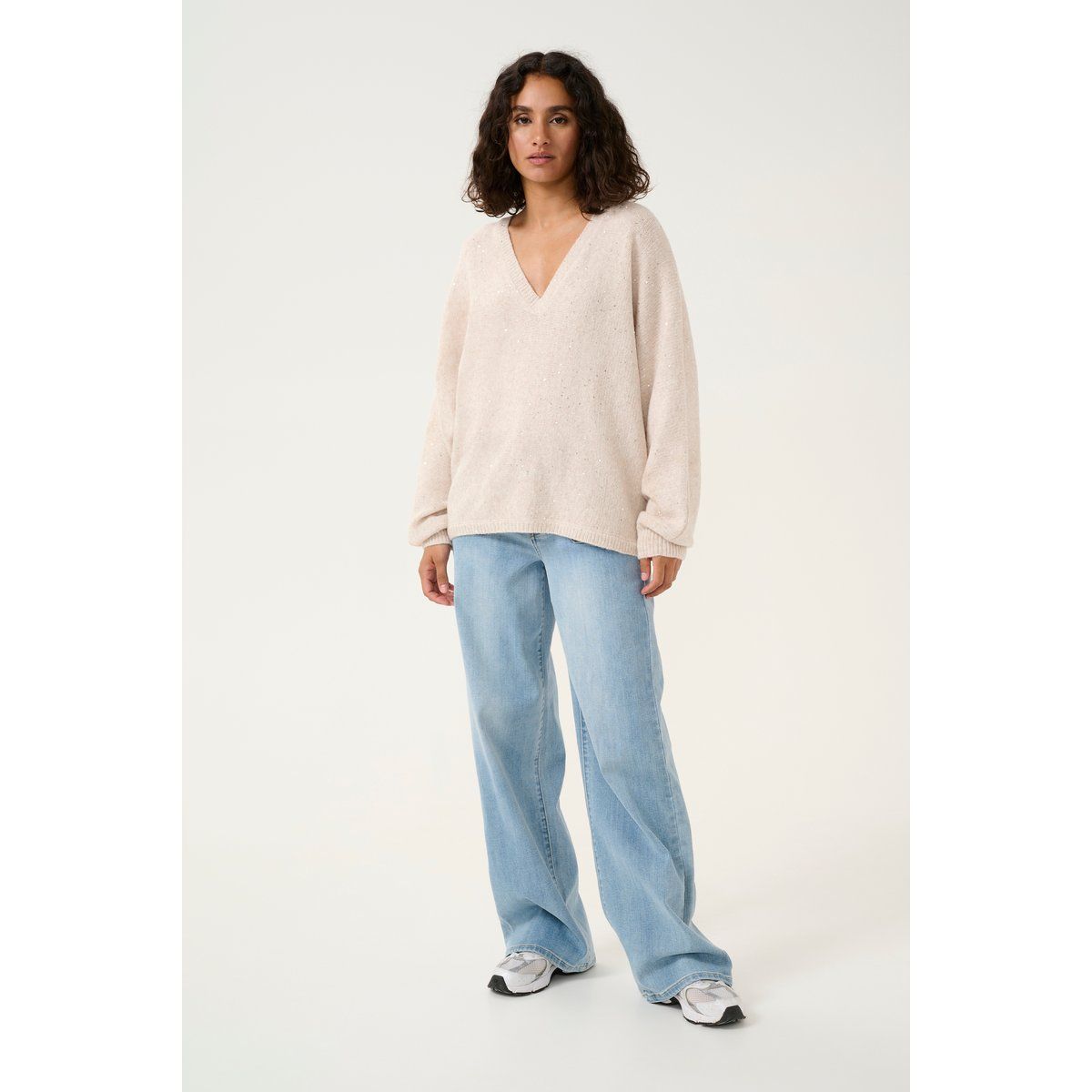 Lockerer Strickpullover mit Pailletten-V-Ausschnitt