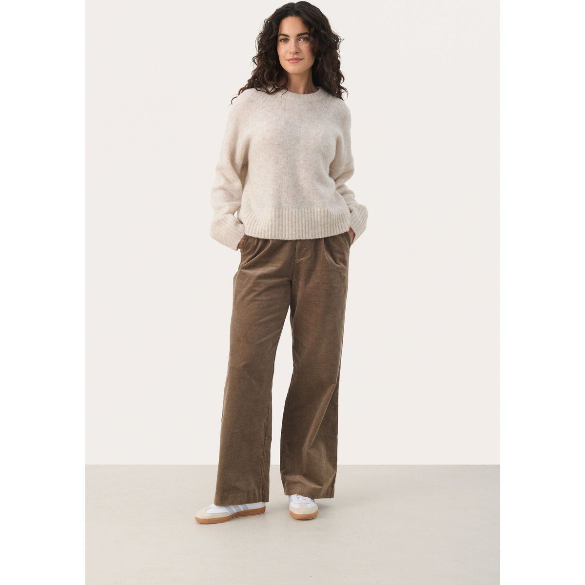 Gerippter Strickpullover in lockerer Passform