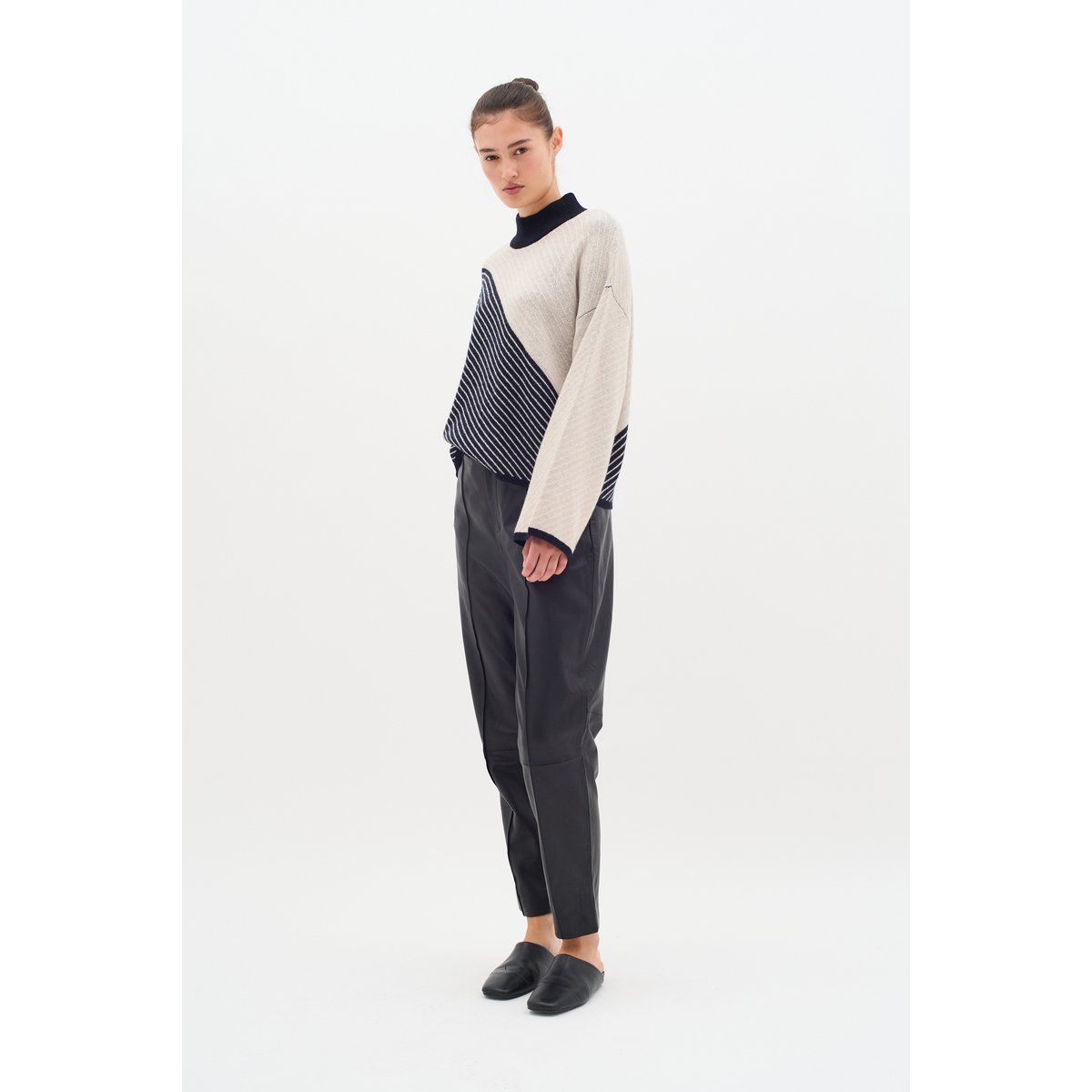 Gestreifter Wollmischpullover mit Diagonalmuster
