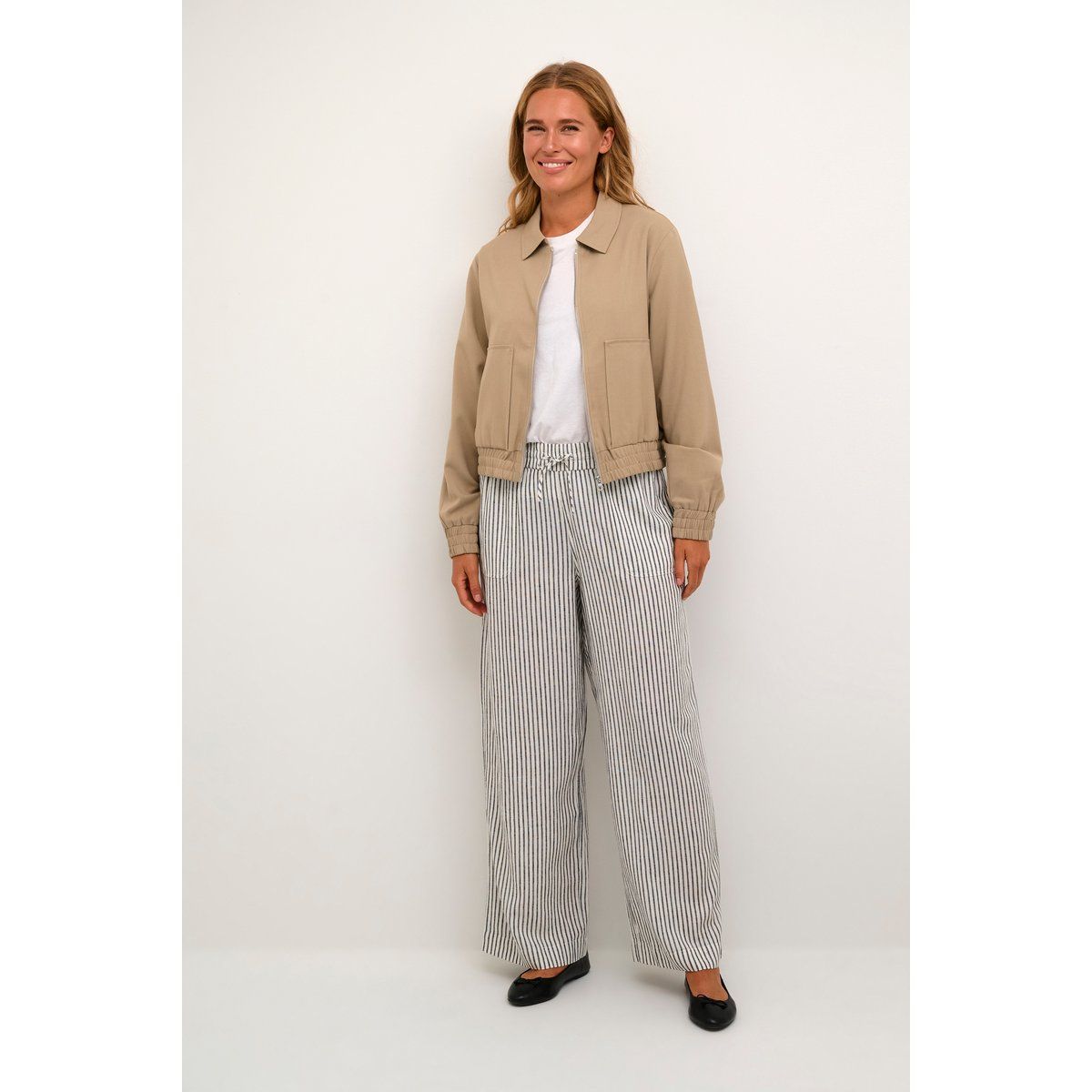 Relaxte Stoffhose mit Streifenmuster
