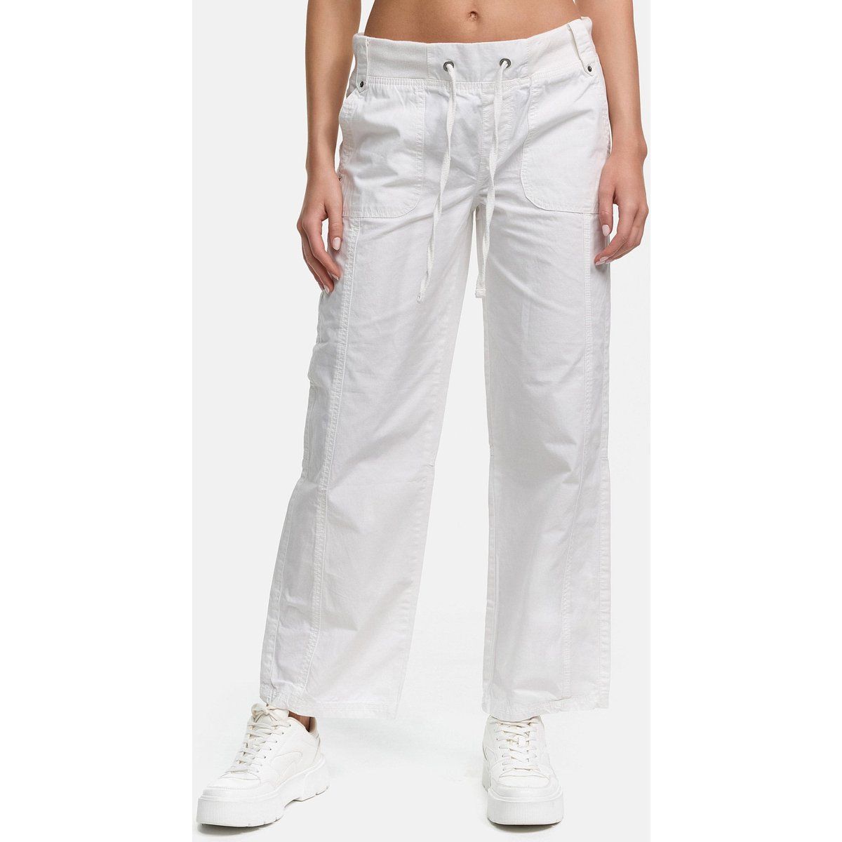 Entspannter Utility-Look mit weitem Bein