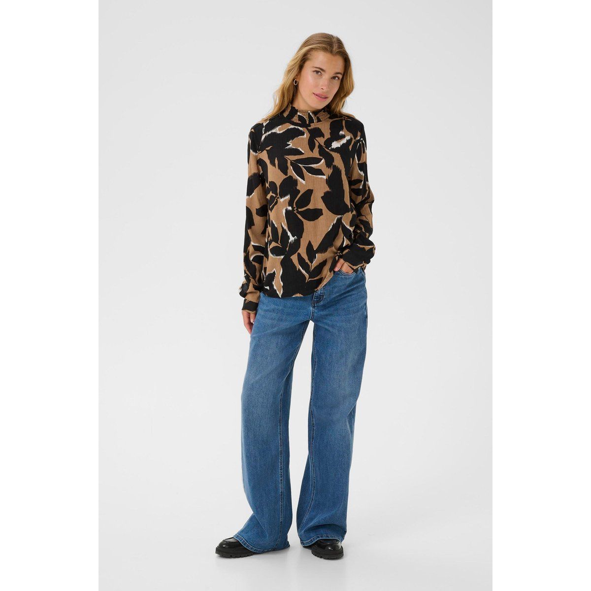 Stehkragenbluse mit abstraktem Muster