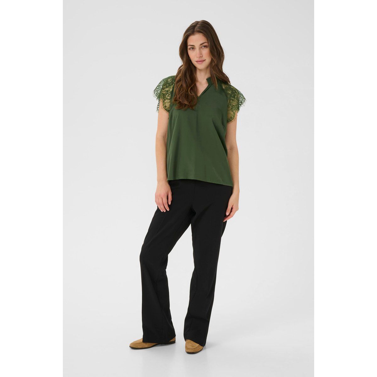 Bluse mit V-Ausschnitt und Spitze
