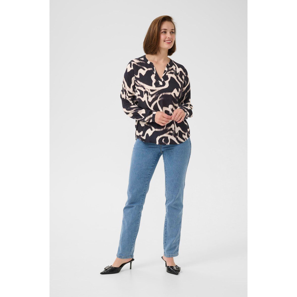 Fließende Bluse mit abstraktem Muster
